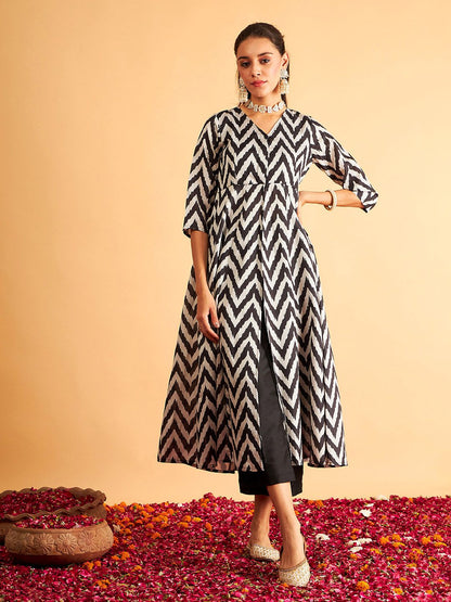 Women Black & White Chevron Printed Anarkali Kurta